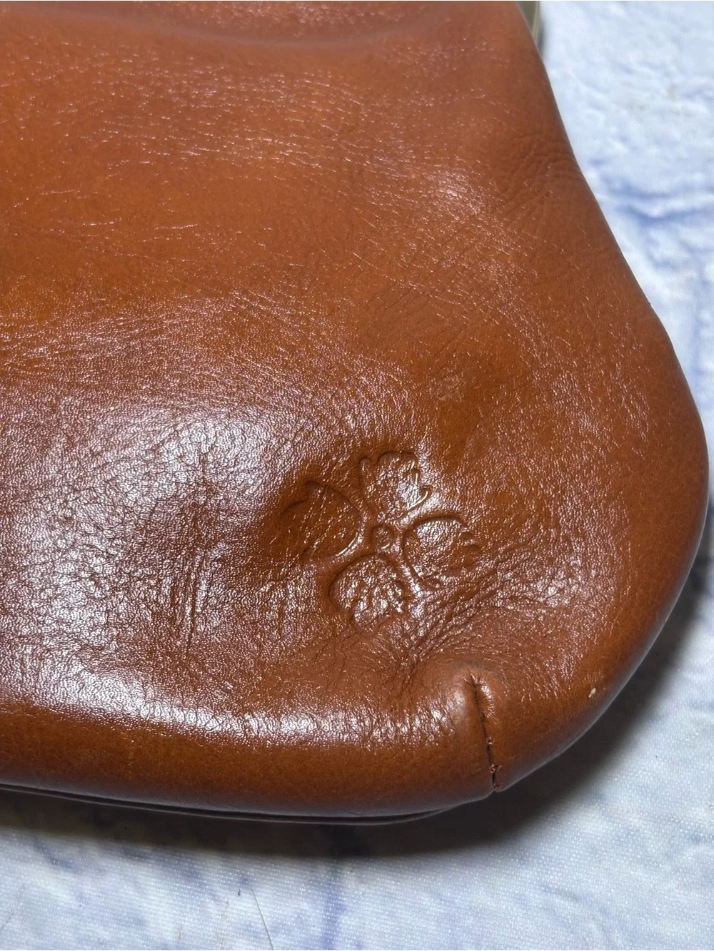 Patricia Nash Savena Kiss-Lock Leather Wristlet Suede Interior Detachable Strap